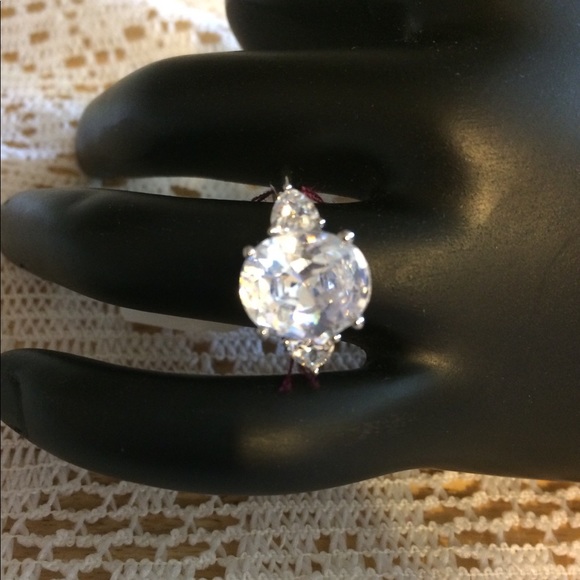 Avon Silver Ring Size 9 - Picture 5 of 7